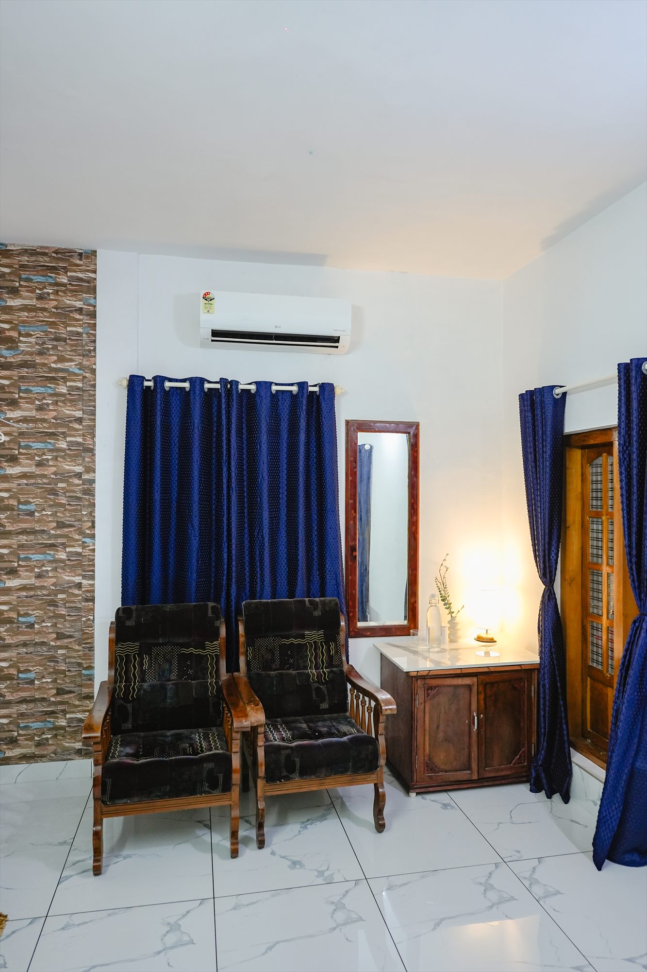 Deluxe Double Room AC, photo 2 of 6